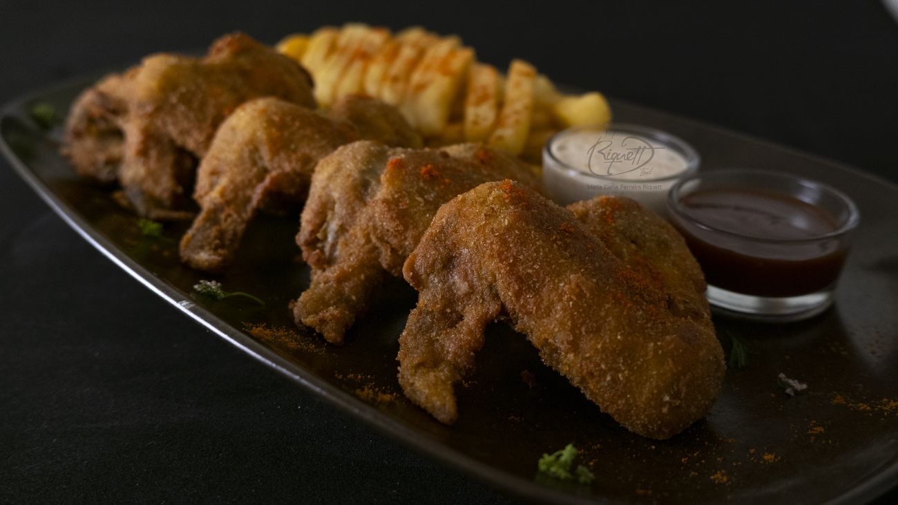 Alitas crocantes con papas